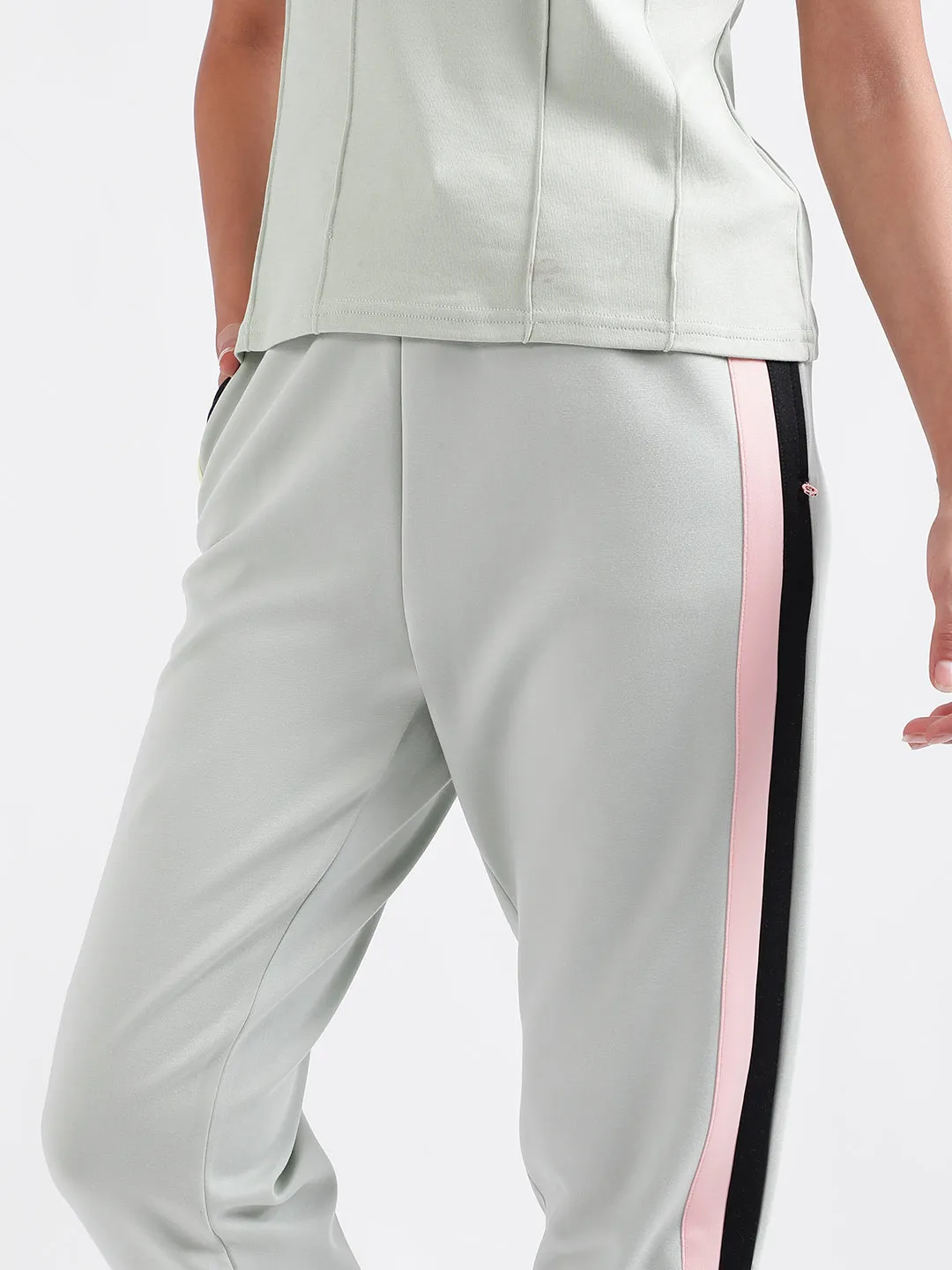 Iconic Women Green Solid Relaxed Fit Mid-Rise Trackpant