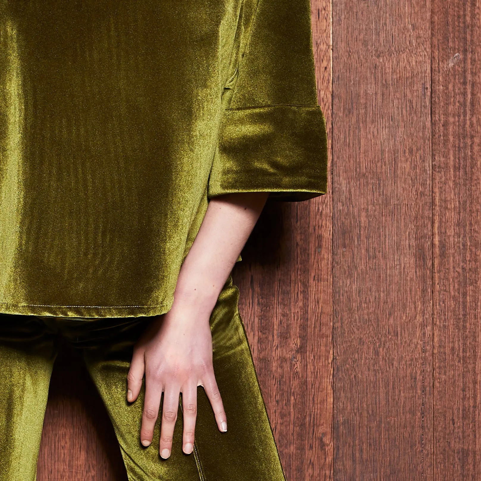 MOSS TOP [ Green Chartreuse Velvet, Large Cropped Cuffs ]