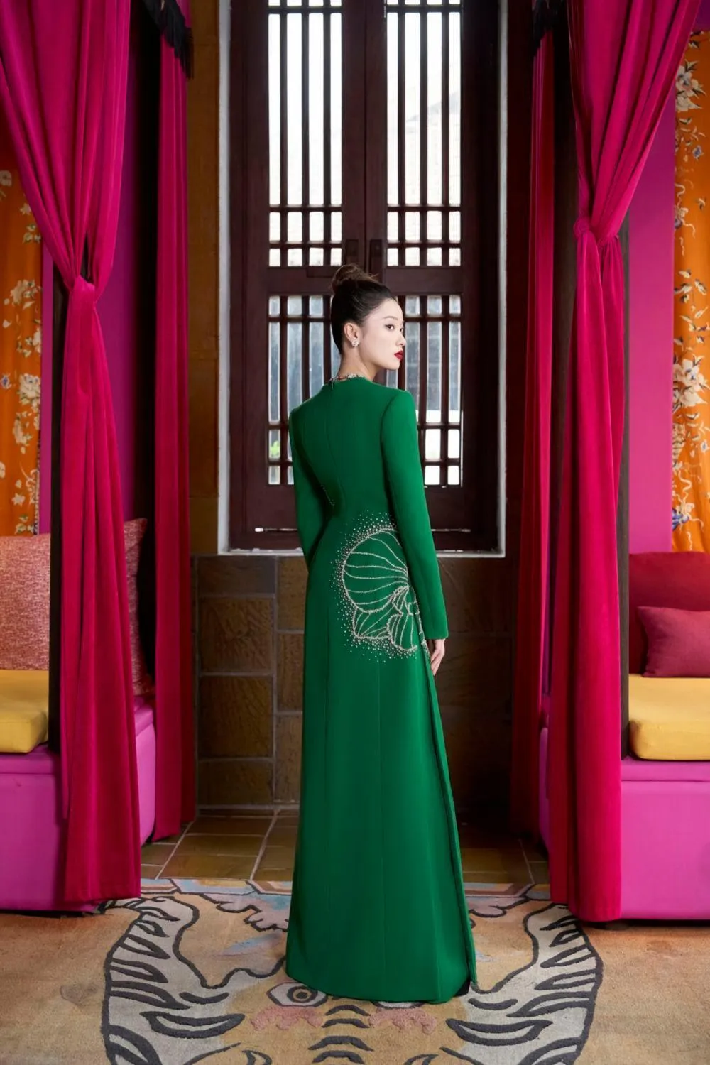 Vivacy Sheath Queen Anne Neck Velvet Satin Floor Length Ao Dai